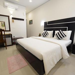 Diva Villa Airport Transit Hotel